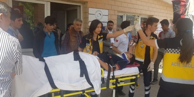 Motosiklet ile otomobil çarpıştı: 1 yaralı