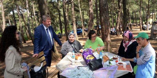 Engelliler piknikte gönüllerince eğlendi