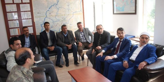 Şehit ve gazi yakınlarından komutana plaket