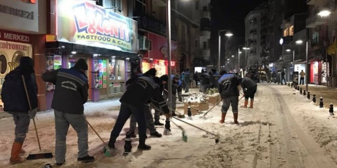 Kırklareli’nde kar kaldırma çalışmaları devam ediyor