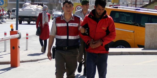 Kablo hırsızı jandarmadan kaçamadı