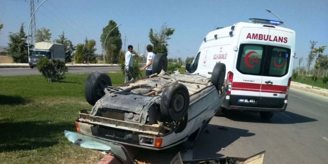 Suriyeli ailenin bulunduğu araç kaza yaptı: 4 yaralı