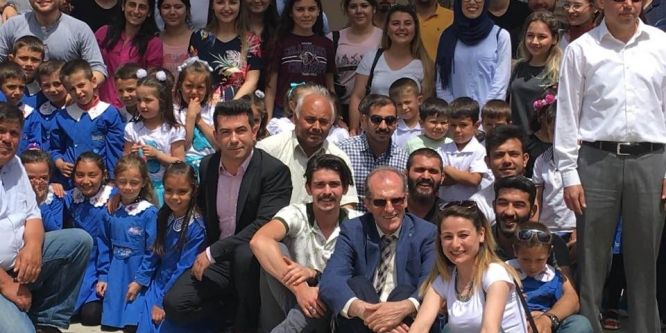 Üniversite öğrencilerinden kardeş okullarına kırtasiye yardımı