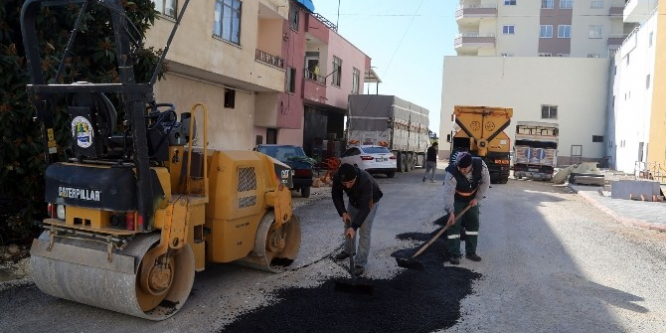 Mersin Erdemli’de aşırı yağıştan etkilenen yollar düzeltiliyor