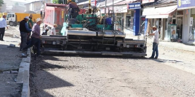 Tutak’ta yol ve kaldırım çalışmaları başladı