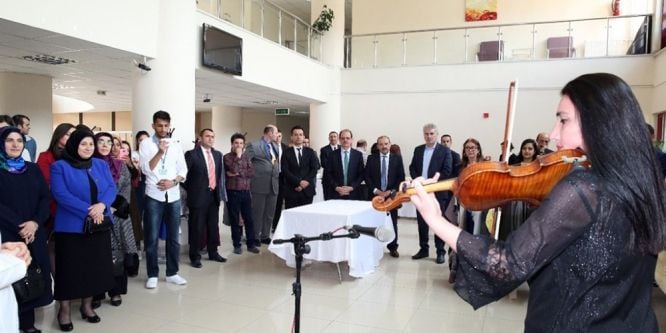 Vali Ustaoğlu kermese katıldı