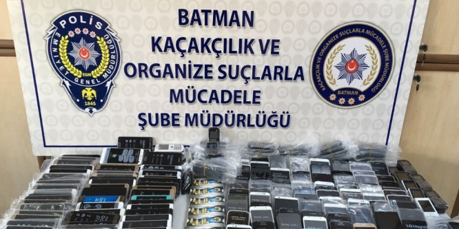 300 adet kaçak cep telefonu ele geçirildi