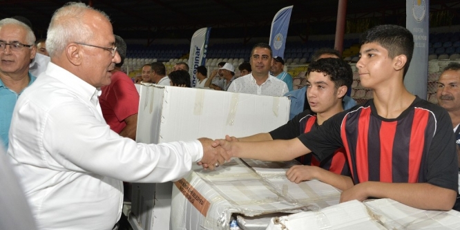 Mersin Büyükşehir Belediyesi’nden amatör futbola destek