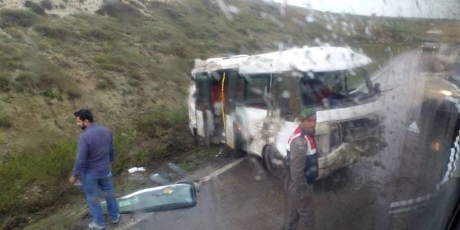 Kütahya’da trafik kazası: 3 yaralı