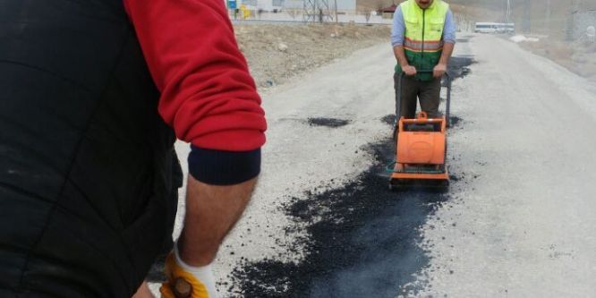 Van’da yol onarım ve kaldırım yenileme çalışması
