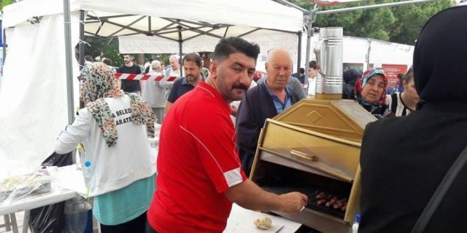 Biga’da öğrenciler yararına kermes düzenlendi