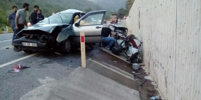 Otomobilde sıkışan kadın 1 saat sonra kurtarıldı