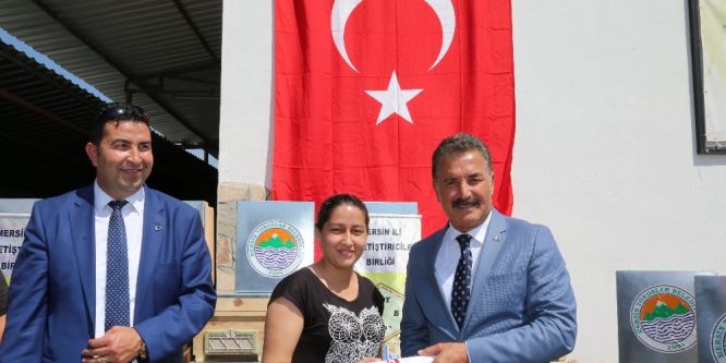 Girişimci vatandaşlara 60 adet arı kovanı dağıtıldı