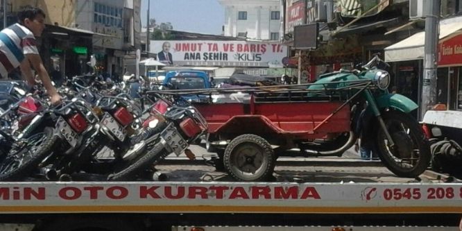 Yasak yere park edilen motosikletlere ceza kesildi