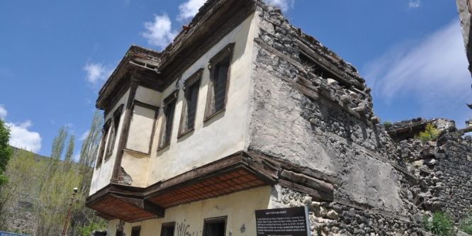 Ahmet Tevfik Paşa Konağı yıkılmamak için direniyor