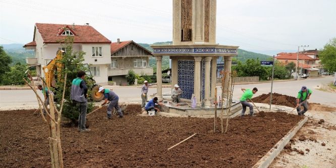 Yeni saat kulesine çevre düzenlemesi yapıldı