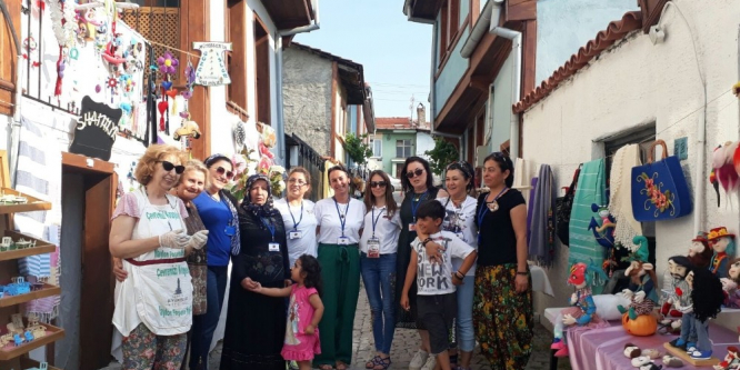 Tarihi sokakta el emeği ürünler sergilendi