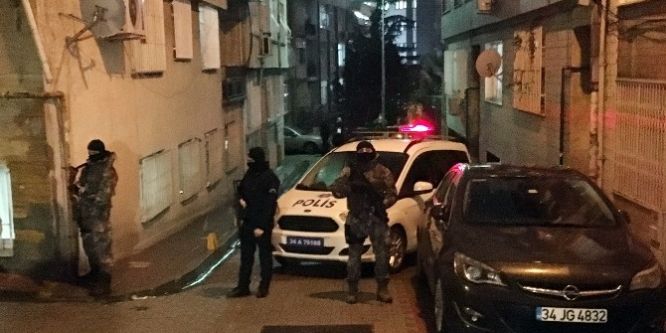 İstanbul Emniyetine yakın bir ara sokaktan...