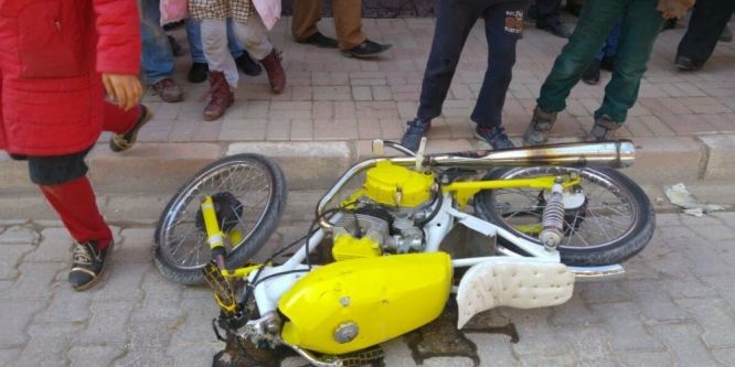 Motosiklet otomobille çarpıştı: 1 yaralı