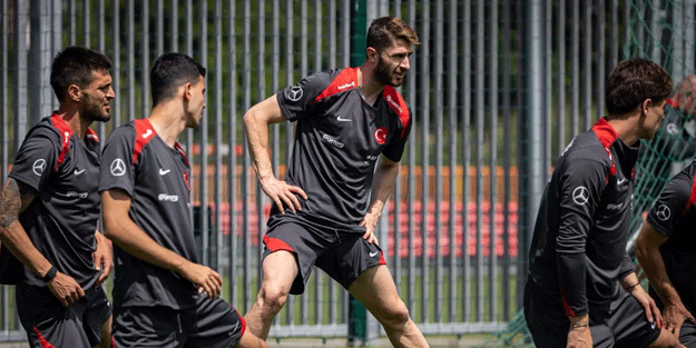 A Milli Futbol Takımı'ndan açık antrenman