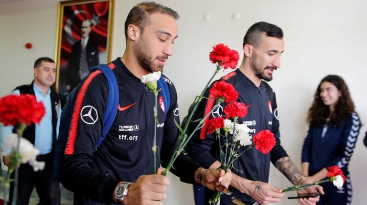 A Milli Takıma sevgi gösterisi