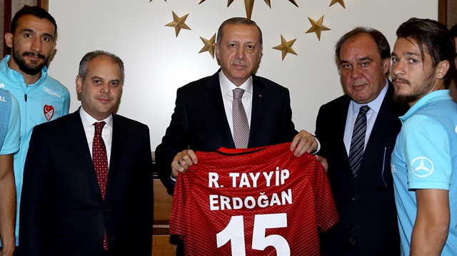 A Milli Takım'ın ziyaretinde dikkat çeken ayrıntı