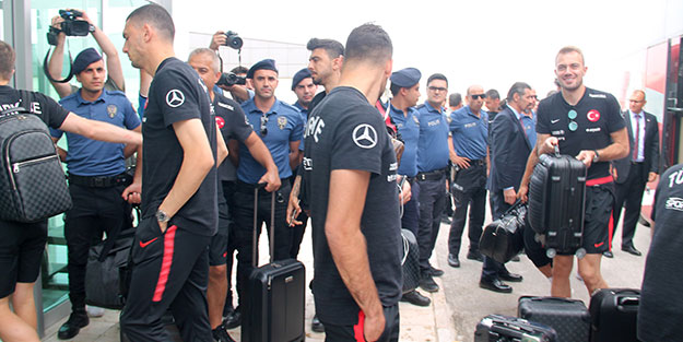 A Milliler, İzlanda maçı için Türkiye'den ayrıldı