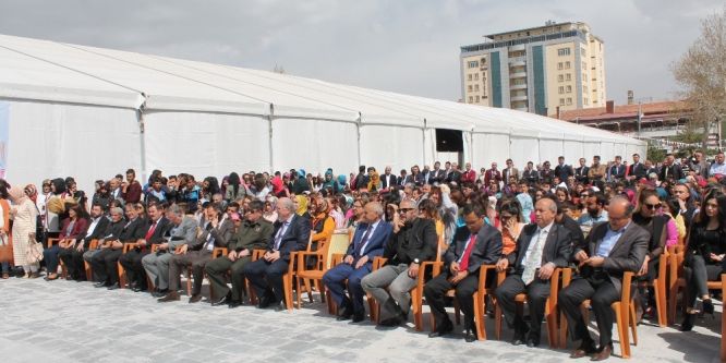 Niğde’de Kitap fuarı açıldı