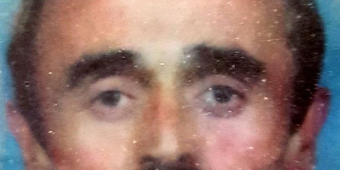 Hareket eden traktörü durdurmak isterken öldü