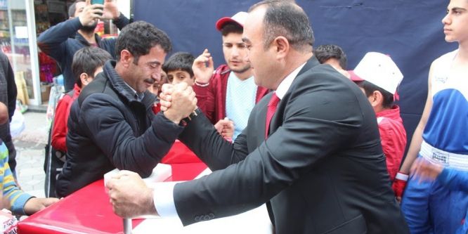 Ağrı’da 19 Mayıs stantları ilgi odağı oldu
