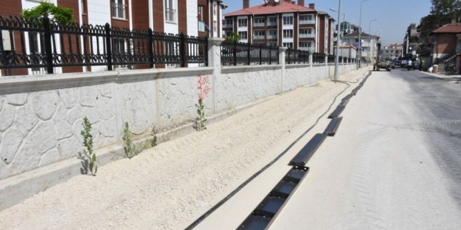 Asfalt çalışmaları Camikebir mahallesinde devam ediyor