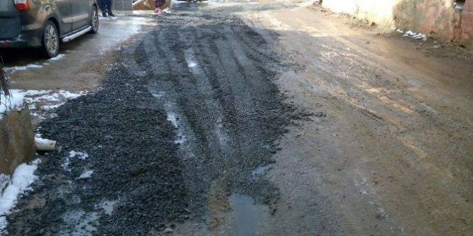 Gebze’de bozulan asfalt zeminler onarılıyor