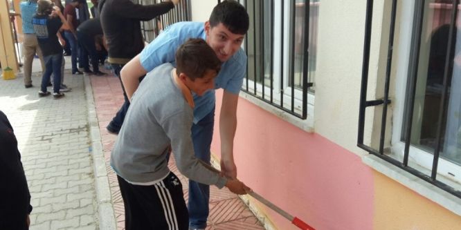 KYK’lı gençler ilkokul öğrencileriyle gönül bağı kurdu
