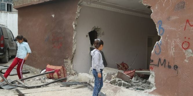 Sırnak'ta zırhlı araç eve çarptı: 2 çocuk öldü