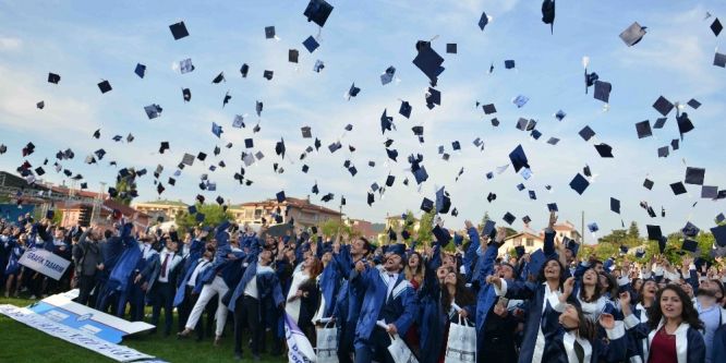 Bartın Üniversitesi 9. mezunlarını verdi