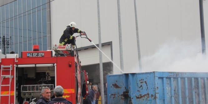 Atık yangını itfaiyeyi harekete geçirdi