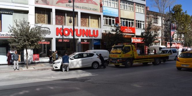 Elektrik direği faciayı önledi