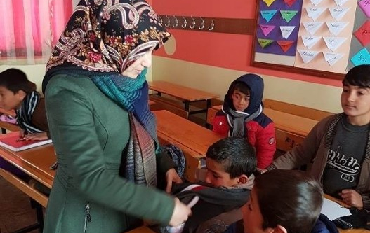 İş adamlarından Başkaleli öğrencilere yardım eli