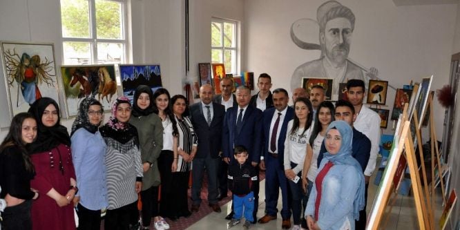 Öğrencilerden yağlı boya resim sergisi