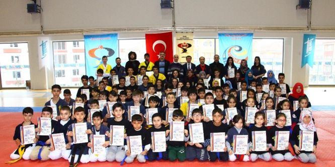 63 sporcu bir üst kemere terfi etti