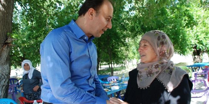 Vali Erin şehit ailesini ziyaret etti
