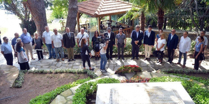 Tevfik Fikret, mezarı başında anıldı