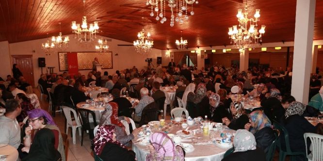 Yaşlılar ve engelliler iftarda buluştu