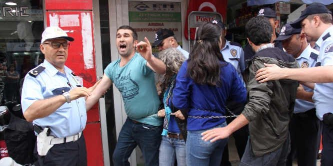 Artvin’de Danıştay’ın Cerattepe kararına zincirli protesto