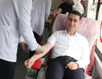 AK Partili'lerden Kızılay’ın kan bağışına destek
