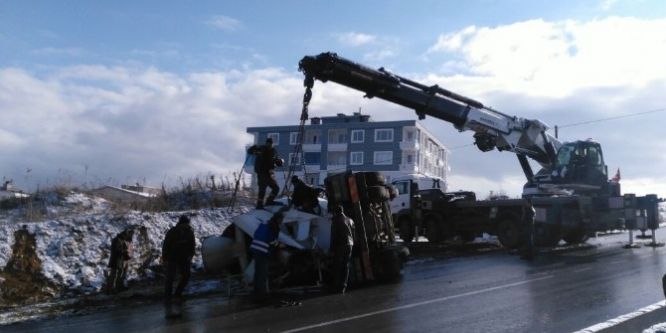 Beton mikseri devrildi