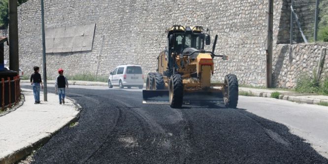Bitlis’te yol asfaltlama çalışması