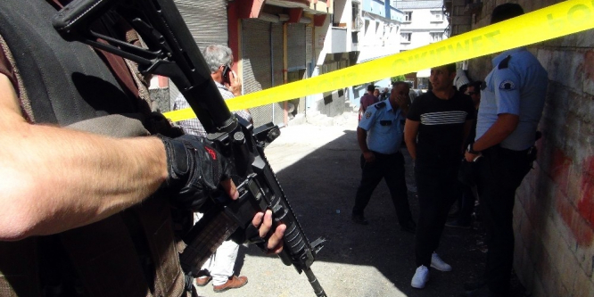 Bombalı poşet ihbarı polisi alarma geçirdi