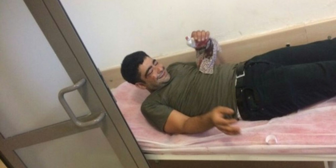 Elini satırla kesen adam hastaneye kaldırıldı