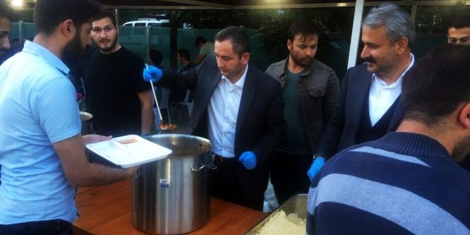 Başkan Sungur iftarda gençlerle buluştu